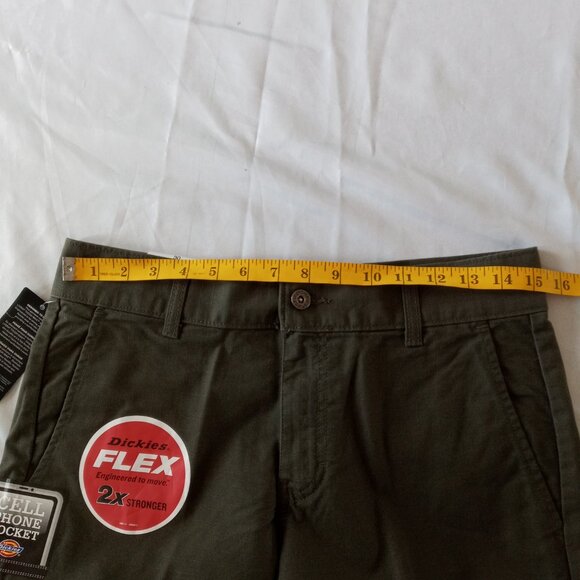 Dickies Men's 11" Inseam Flex Waist Regular Fit cargo Shorts Size 30 NWT - Picture 3 of 8